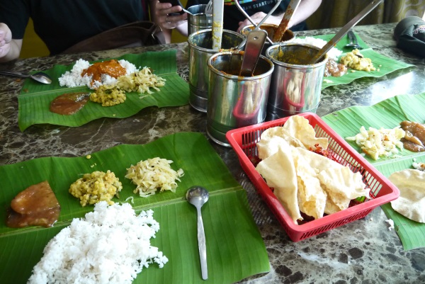 ../../../../_images/11-banana-leaf-rice.jpg