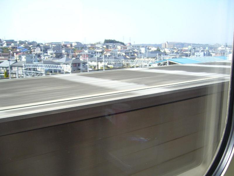 ../../../../_images/20060503_sinkansen_sendai.jpg