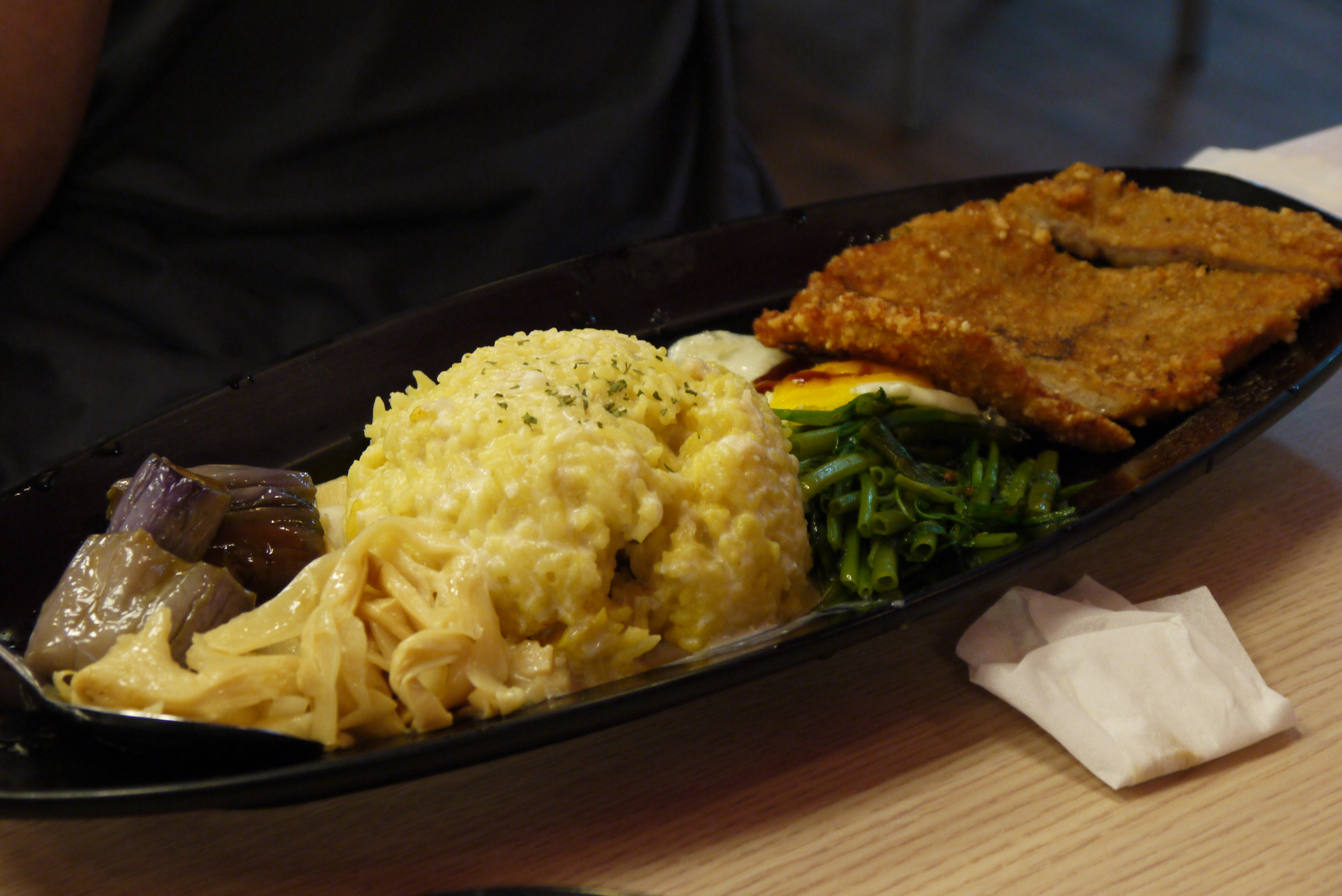 ステュードライス(ホワイトソースかけ)と排骨