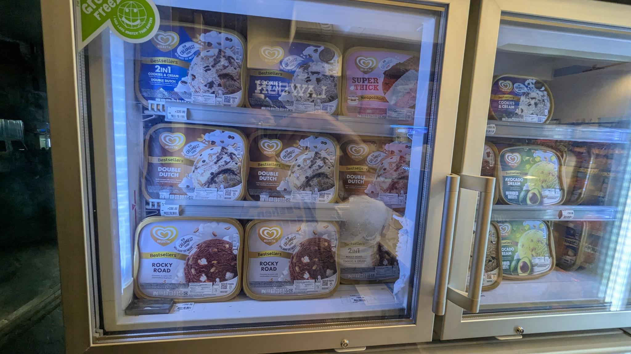 ../../../../_images/ph2025-day0-lawson-icecream.jpg