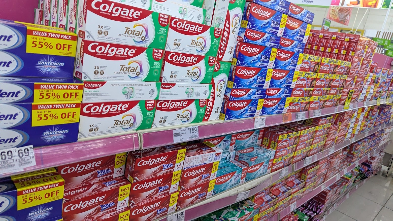 ../../../../_images/ph2025-day0-omiyage-colgate.jpg