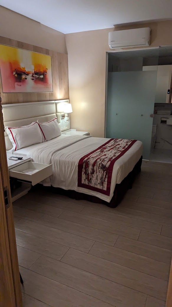 ../../../../_images/ph2025-day0-redhotel.jpg