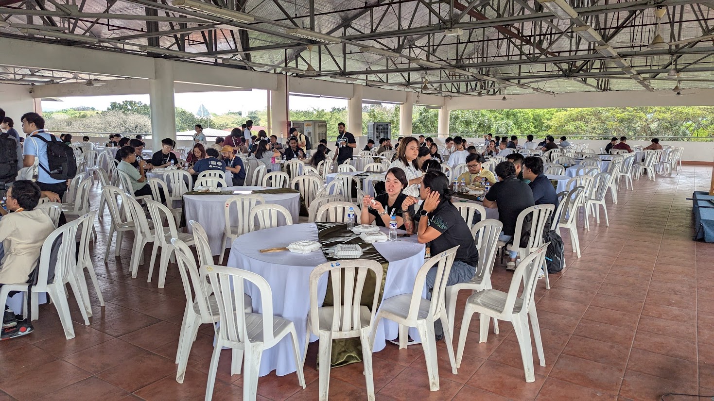 ../../../../_images/ph2025-day1-lunch-space.jpg