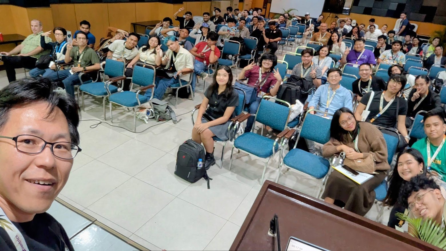 ../../../../_images/ph2025-day1-shimizukawa-talk.jpg