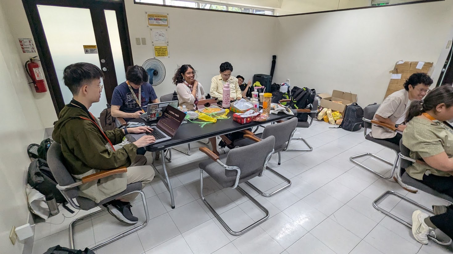 ../../../../_images/ph2025-day1-warroom.jpg