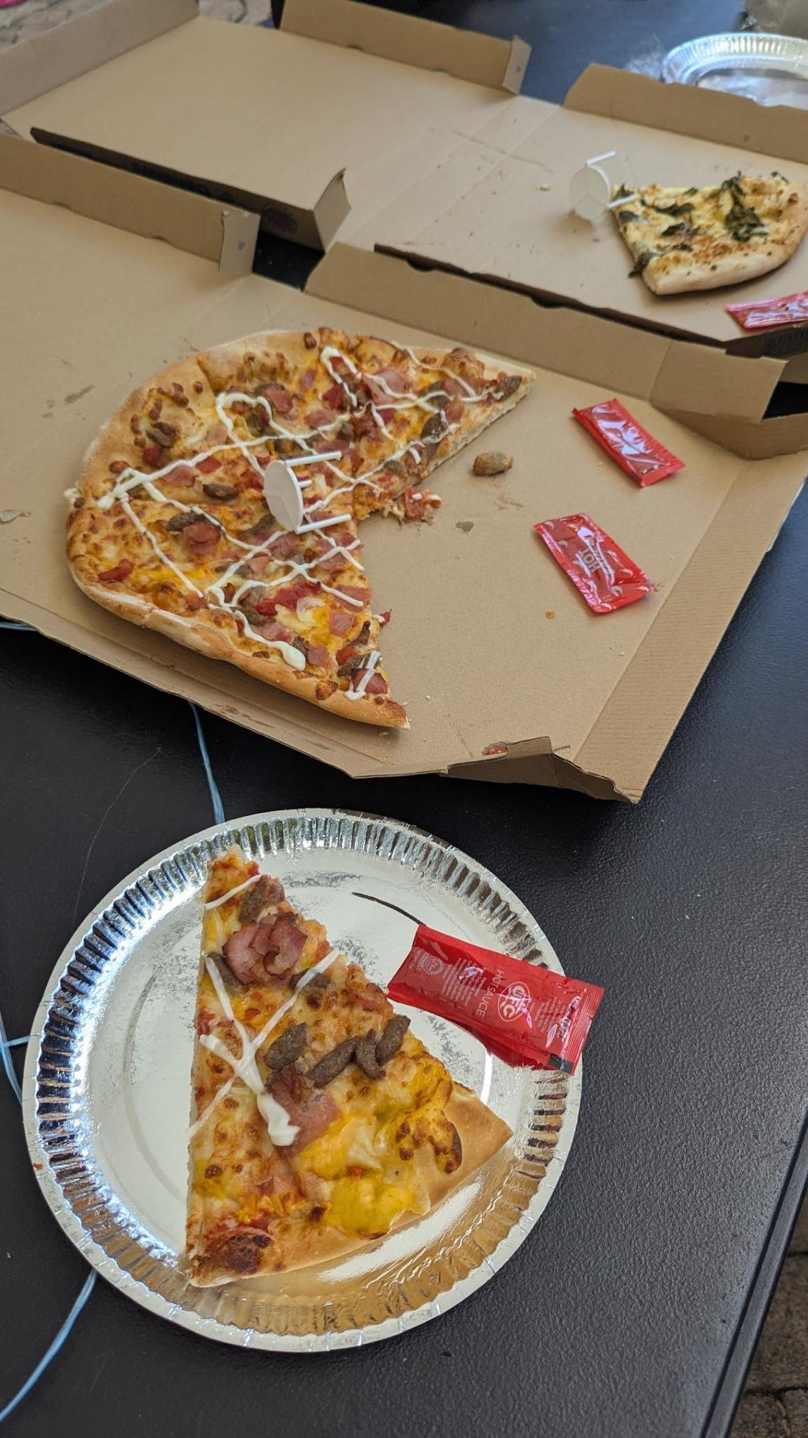 ../../../../_images/ph2025-day2-snack-pizza.jpg
