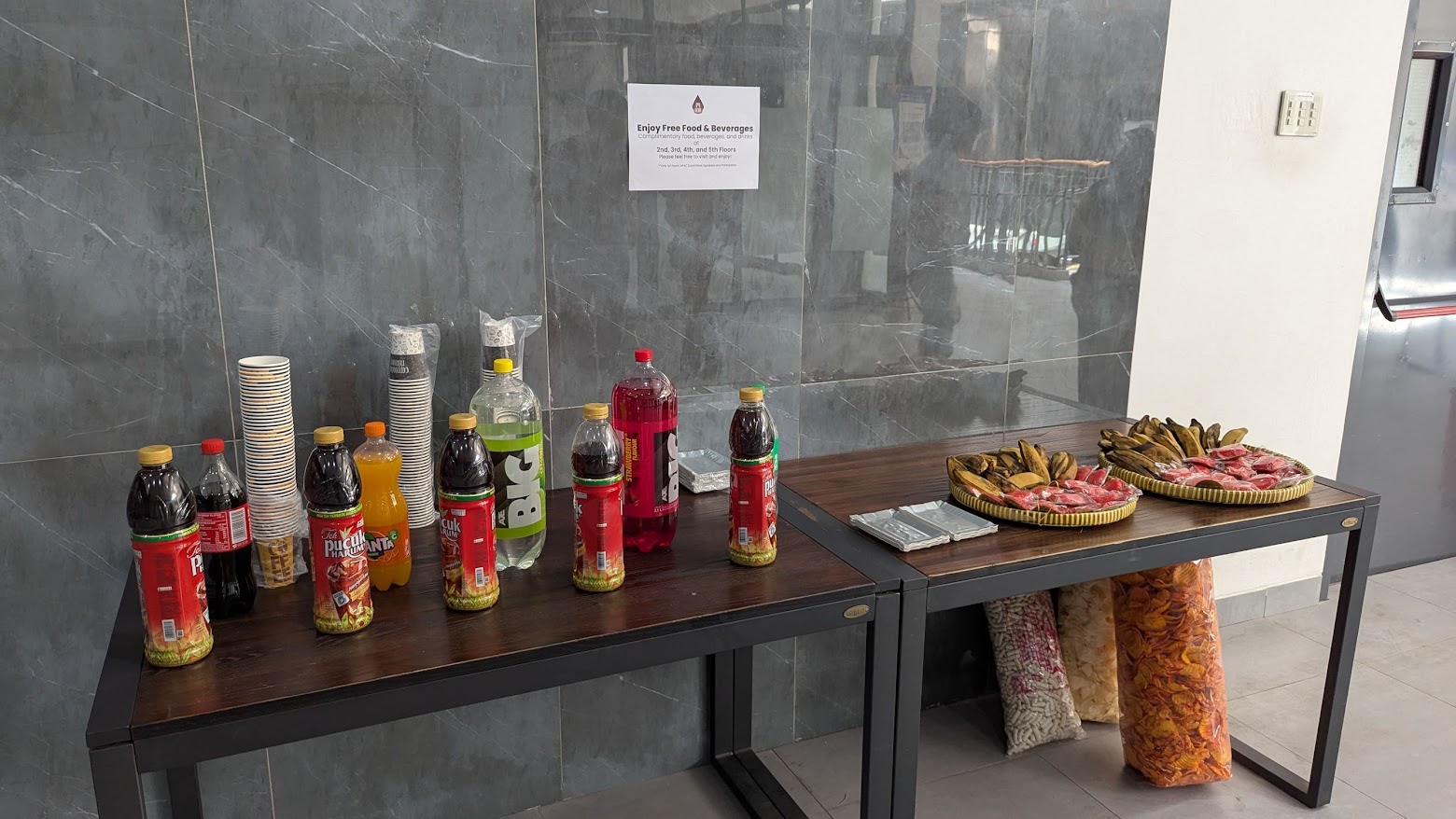 ../../../../_images/snack-and-drink.jpg